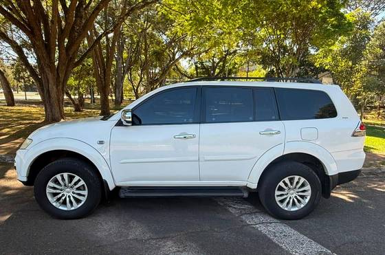 MITSUBISHI PAJERO DAKAR 3.2 HPE 4X4 7 LUGARES 16V TURBO INTERCOOLER DIESEL 4P AUTOMÁTICO